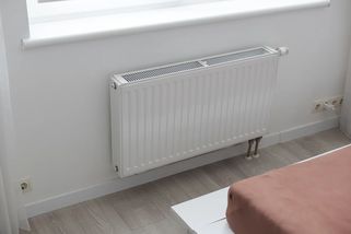 S touto malou vychytávkou si můžete vytopit dům překvapivě levně. Stačí umístit pod radiátor - EnergoZrouti.cz